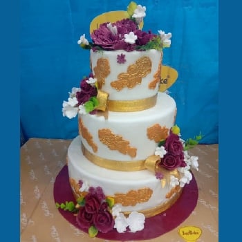 Rosy Decorative Wedding cake 