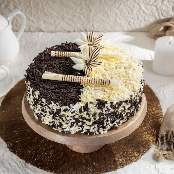 Duet Cake (white and black forest)