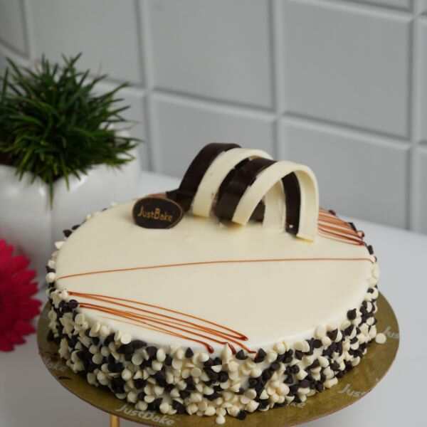 Vancho Vanilla Chocolate Cake