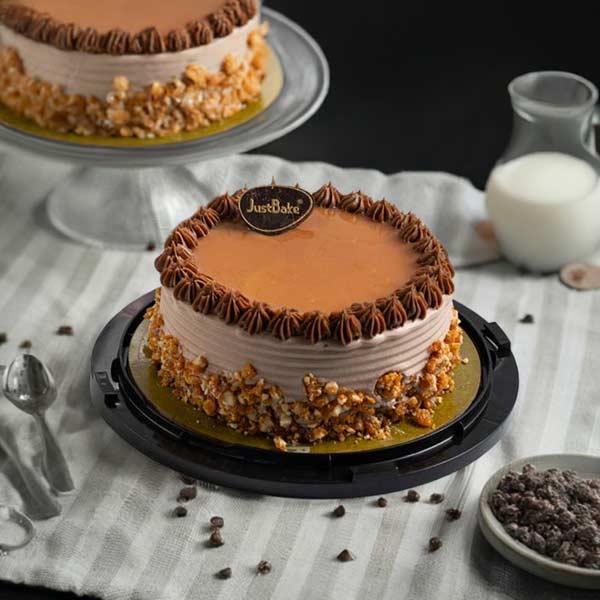Crunchy Creamy Fudge Cake Large