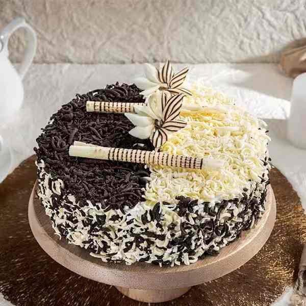 Duet Cake (white and black forest)