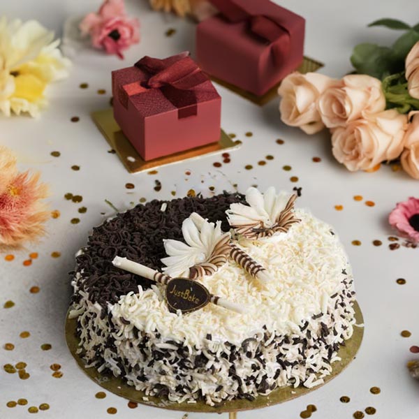 Duet Womens Day Cake (white and black forest)