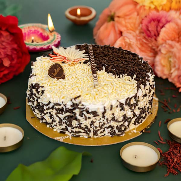 Duet Cake (white and black forest) 1