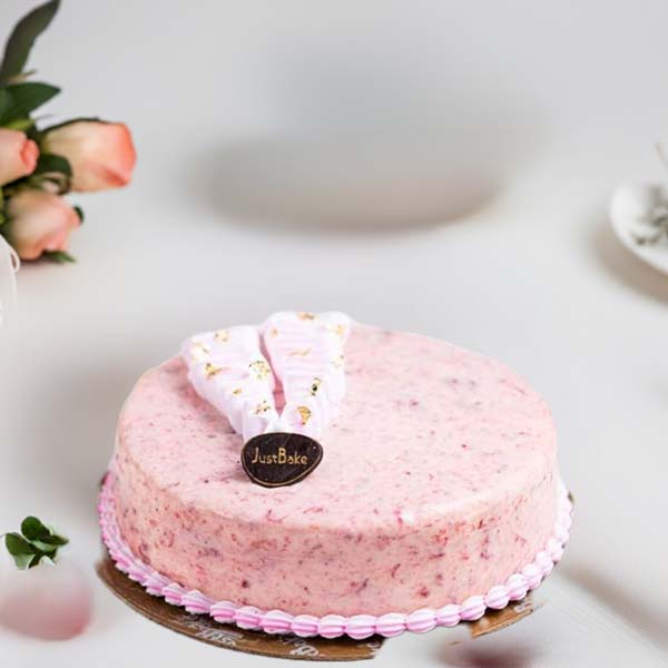 English Strawberry Valentine Cake
