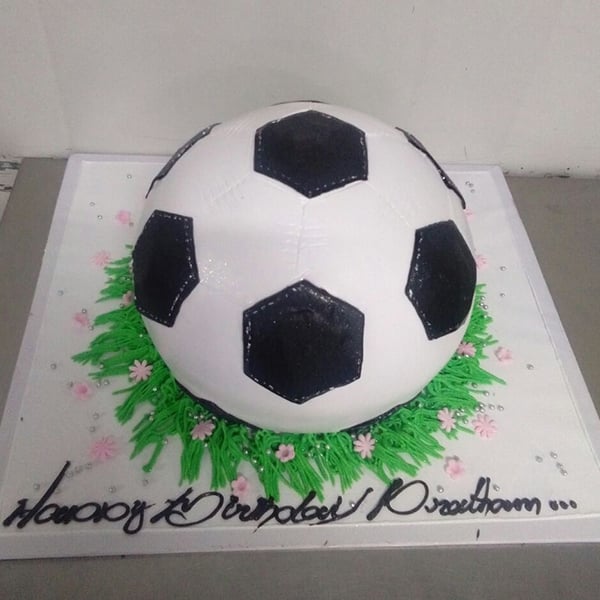 3D Soccer Ball Cream Cake