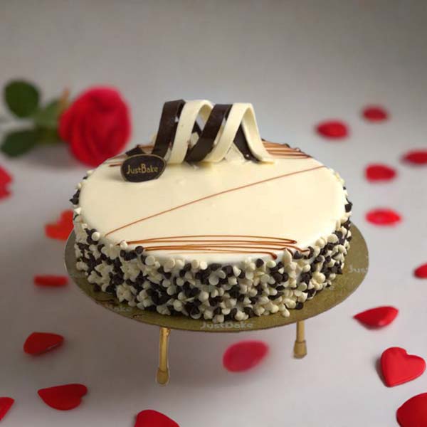 Vancho Vanilla Chocolate Valentine Cake