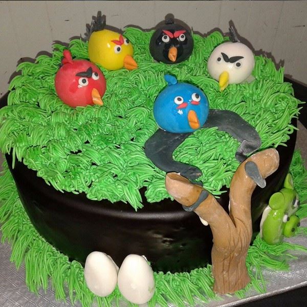Angry Birds Ready for Action Cream Fondant Cake