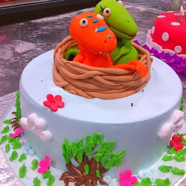 Baby Dinos Cream Fondant Cake