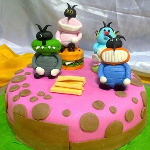 Oogy Cockroaches Fondant Cake