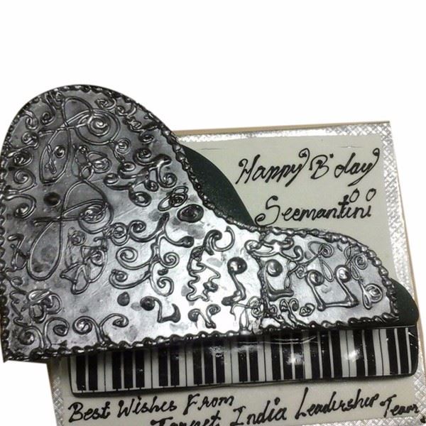 Piano Cream Finish Cake