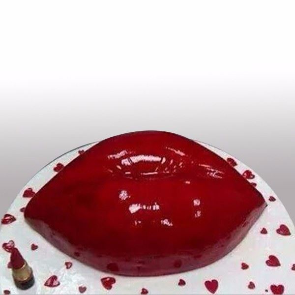 RED Lips Cake