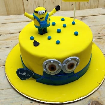 Hello minion cake