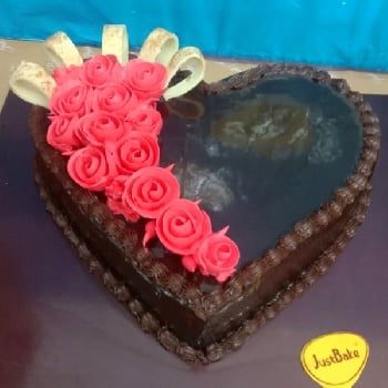 Choco fill love shape cake