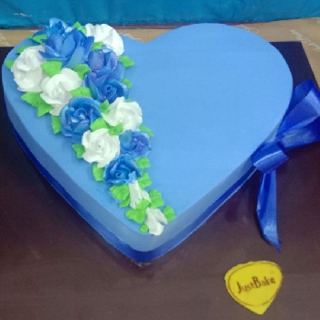 Delicious heart shape cake