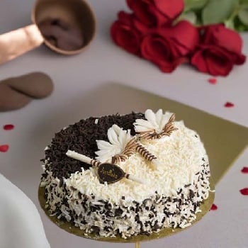 Duet Valentine Cake (white and black forest)