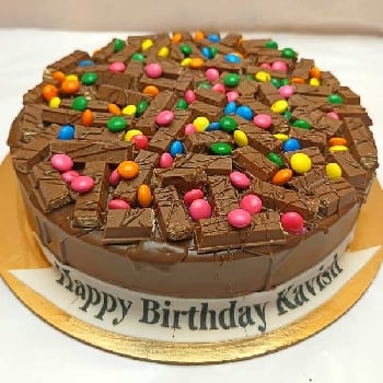 KitKat Chocolate Cake