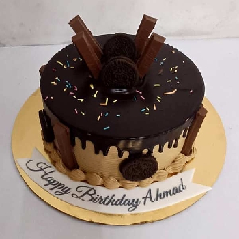Oreo KitKat Chocolate Cake
