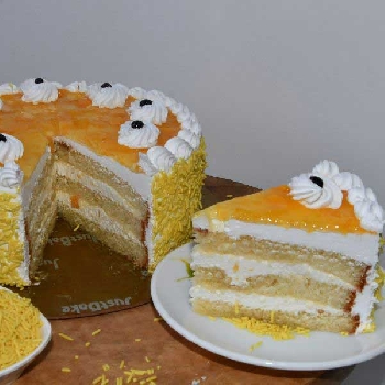 Alphanso Mango Pastry Cut Piece-8