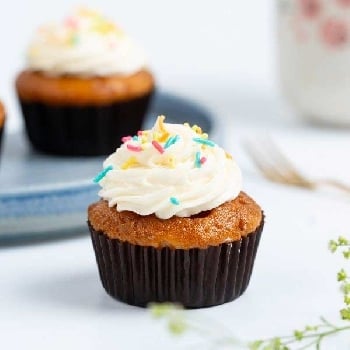 Snow White Cup Cake