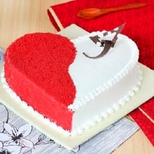 Tempting Heart Shape Valentines Cake